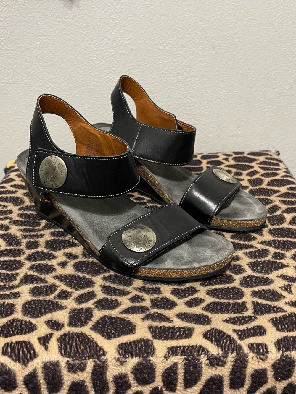Taos Footwear Carousal 3 Low Wedge Slingback Sandals Black Leather 10-10.5